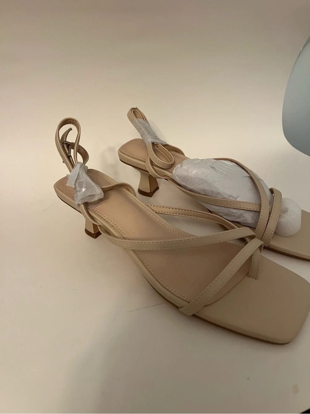 Juliet Holy Women’s Nude Strappy Kitten-Heel Sandals Size 9 – New